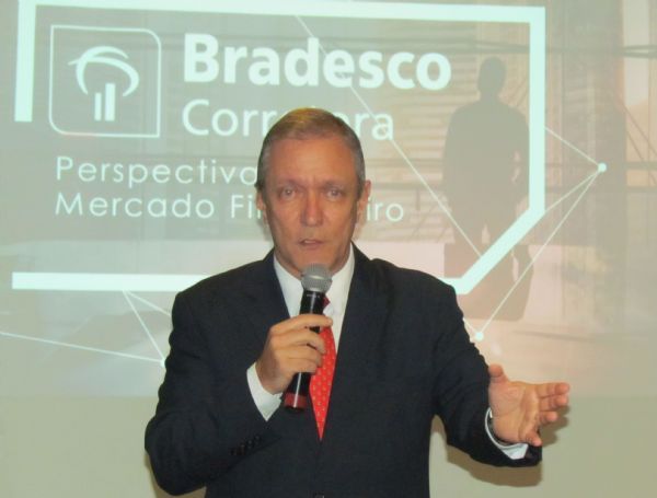 Palestra abordou mercado financeiro e investimentos 