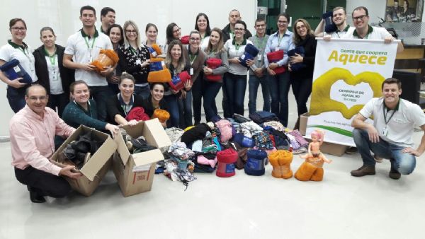 Sicredi contabiliza arrecada&ccedil;&atilde;o da Campanha do Agasalho 2017